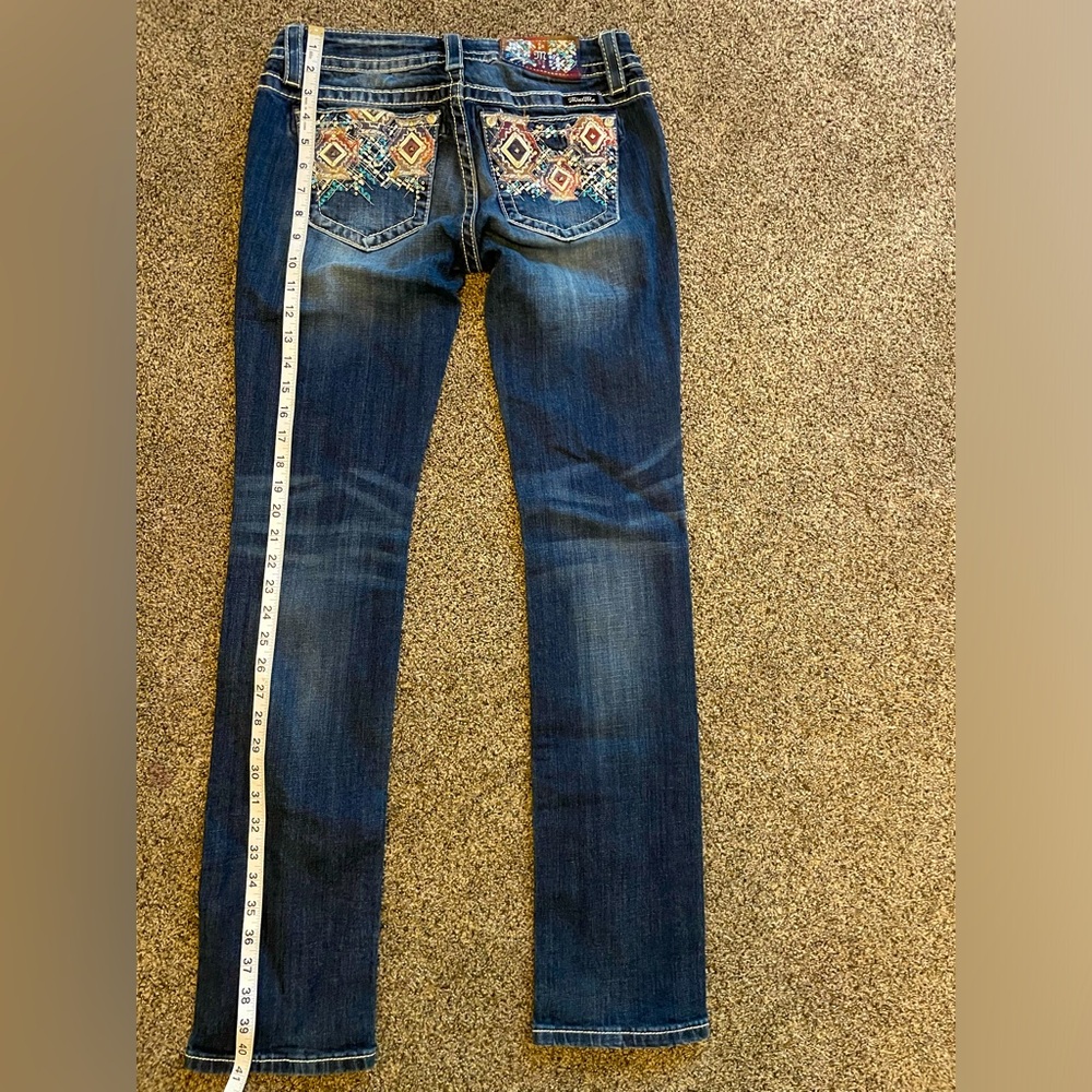 Women’s signature straight Miss Me jeans